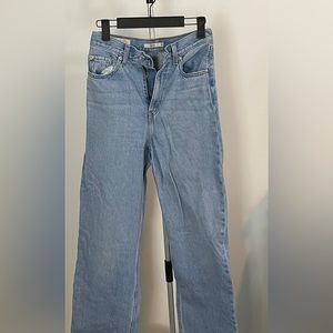 Levi’s high loose jeans.
